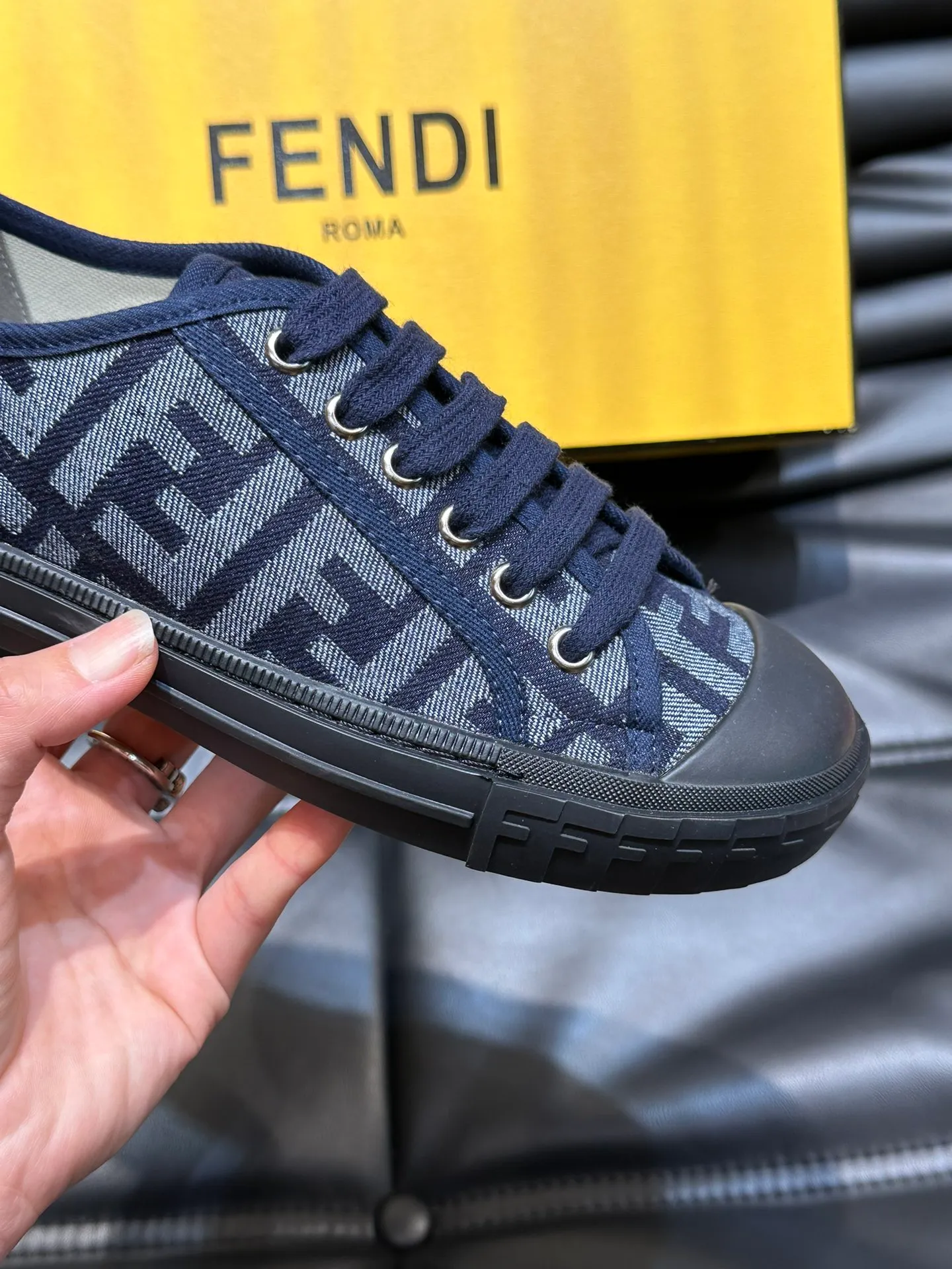 Men's men's shoes 💰420 [New style] 🍿🍿Fendi Fendi👫Couple style low-top canvas shoes, Fendi 2024 spring and summer new lace-up canvas shoes, upper FF jacquard fabric, decorated with same-color satin trim, soles FF carved decoration, soft elastic foot feel, perfect foot comfort! Size: 35-40 Male 38-45